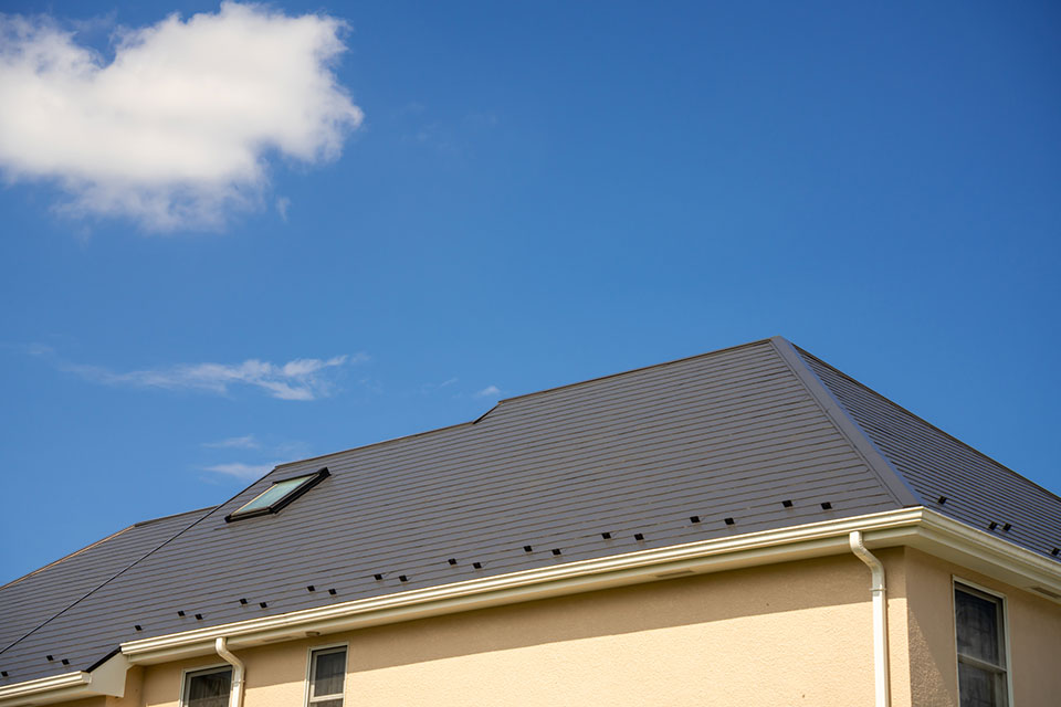 戸建て住宅の屋根リフォームの費用相場は？工事種類ごとに解説