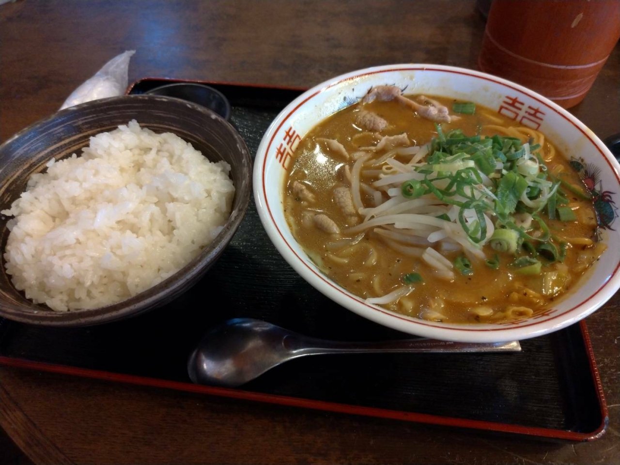 ご飯が進むカレーラーメン